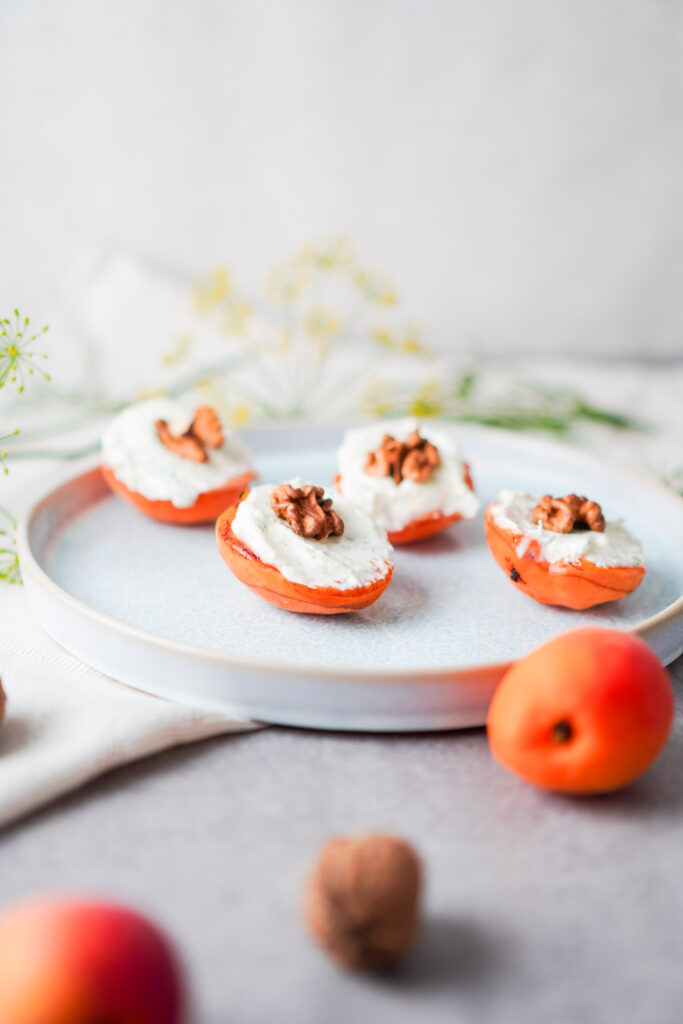 Apriksoen gefüllt mit Milchkefir