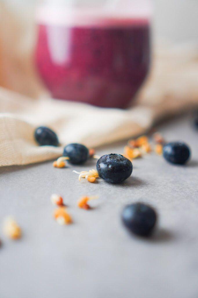 Nährstoffreicher Smoothie mit Kombuch für Energie am Morgen